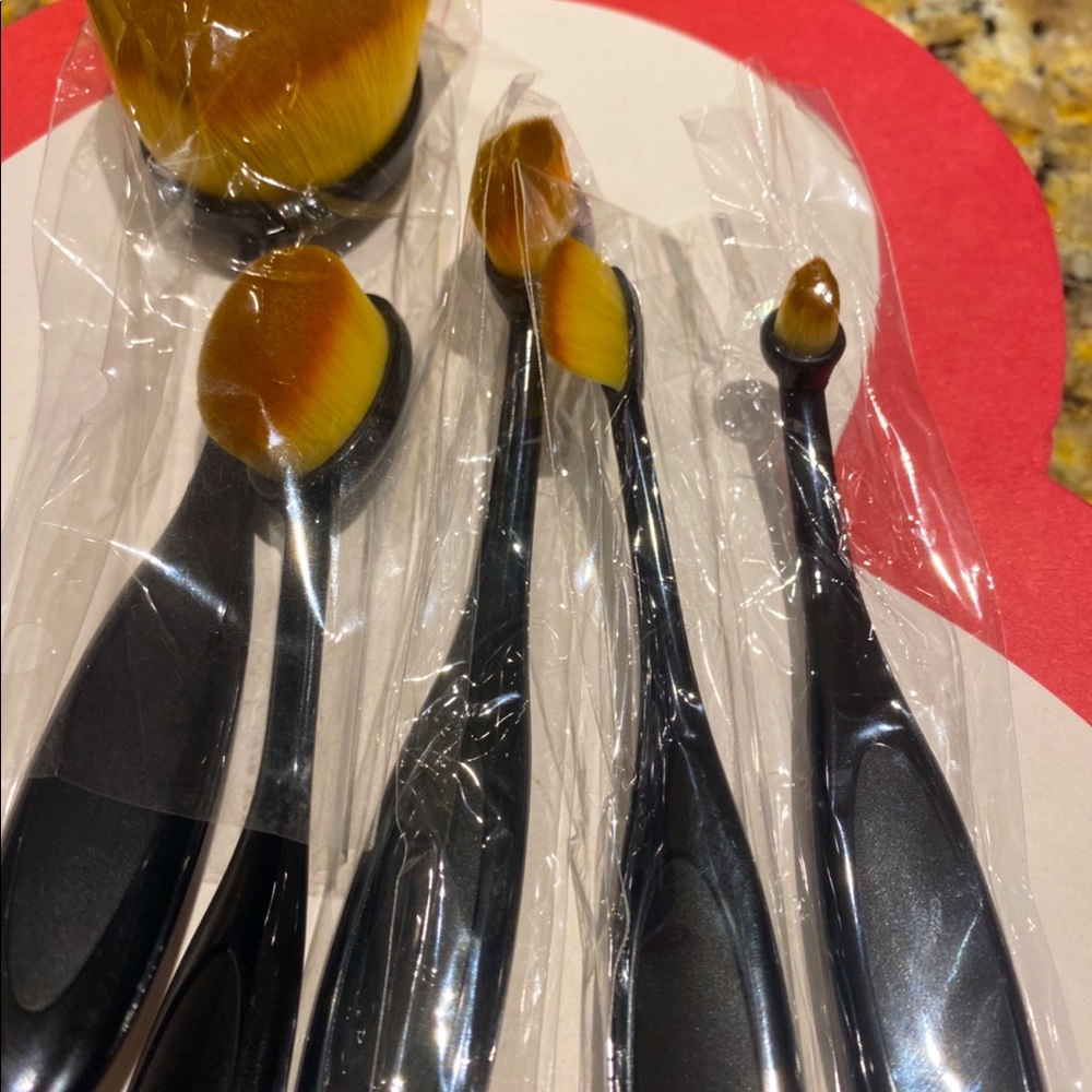 Makeup brushes new set of 5